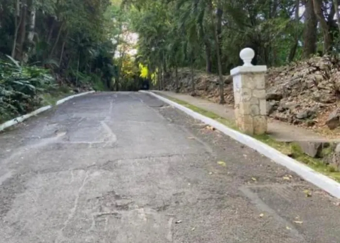 Tropical Escape - 5 Min Walk To Ochi & Nearby Hotspots *
