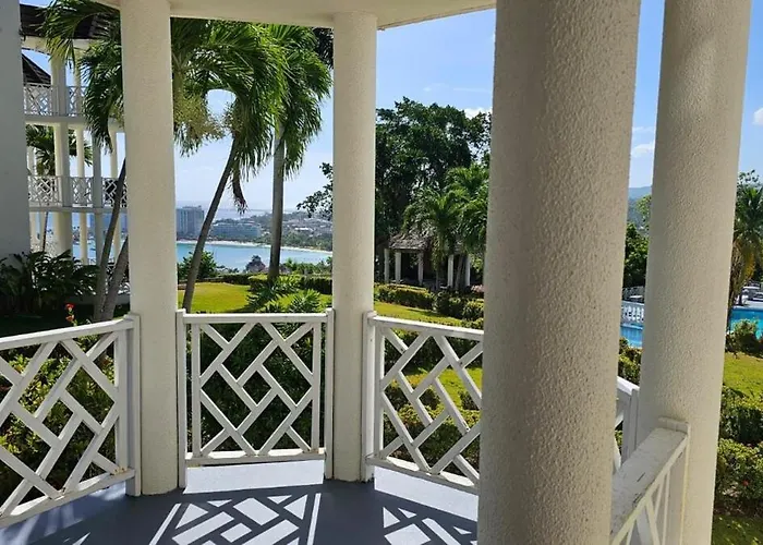Tropical Escape - 5 Min Walk To Ochi & Nearby Hotspots * Ocho Ríos