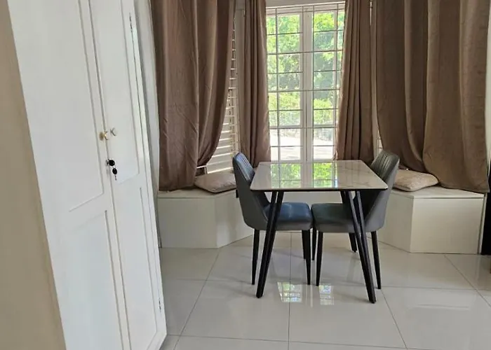 Apartamento Tropical Escape - 5 Min Walk To Ochi & Nearby Hotspots *
