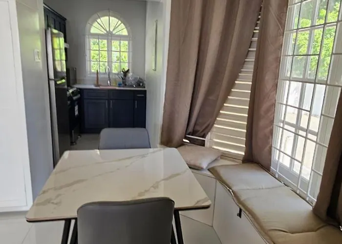 Apartamento Tropical Escape - 5 Min Walk To Ochi & Nearby Hotspots *