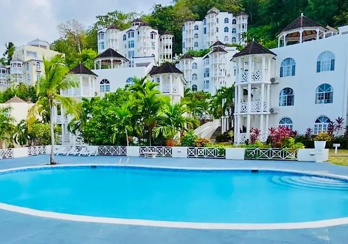 Apartamento Tropical Escape - 5 Min Walk To Ochi & Nearby Hotspots