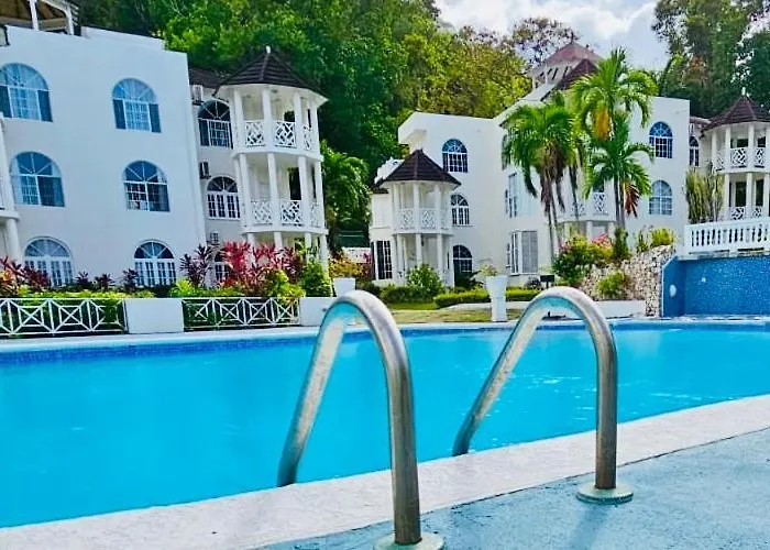 Apartamento Tropical Escape - 5 Min Walk To Ochi & Nearby Hotspots