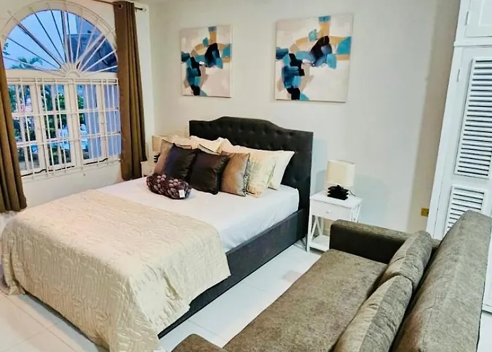 Tropical Escape - 5 Min Walk To Ochi & Nearby Hotspots Apartamento