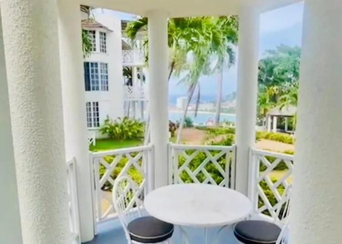Tropical Escape - 5 Min Walk To Ochi & Nearby Hotspots Apartamento *